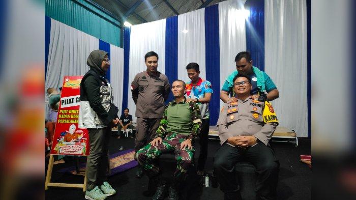 Saat Kapolres dan Dandim Coba Pijat Gratis, Sengaja Disediakan Bupati Indramayu untuk Para Pemudik