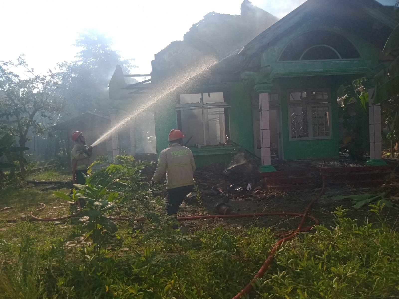 Kebakaran-Bngas-Indrmayu.jpg