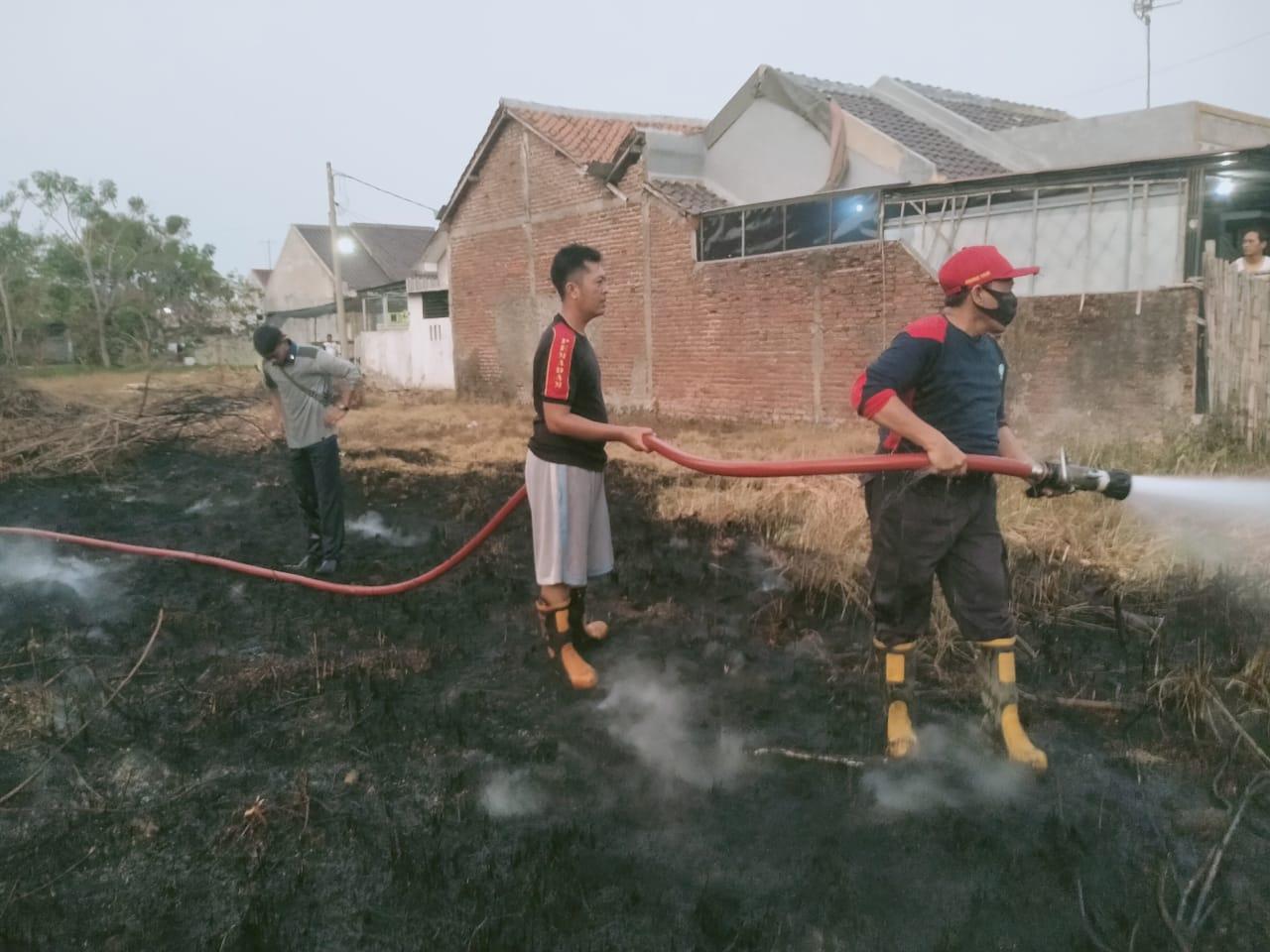Kebakaran-Lahan-Kosong-Sekolah-Allam.jpg