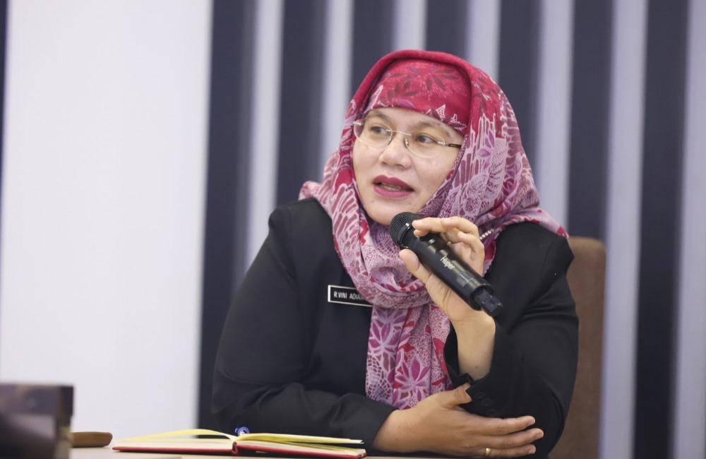 Kepala-Dinas-Kesehatan-Jabar-Vini-Adiani-DewiV.jpg