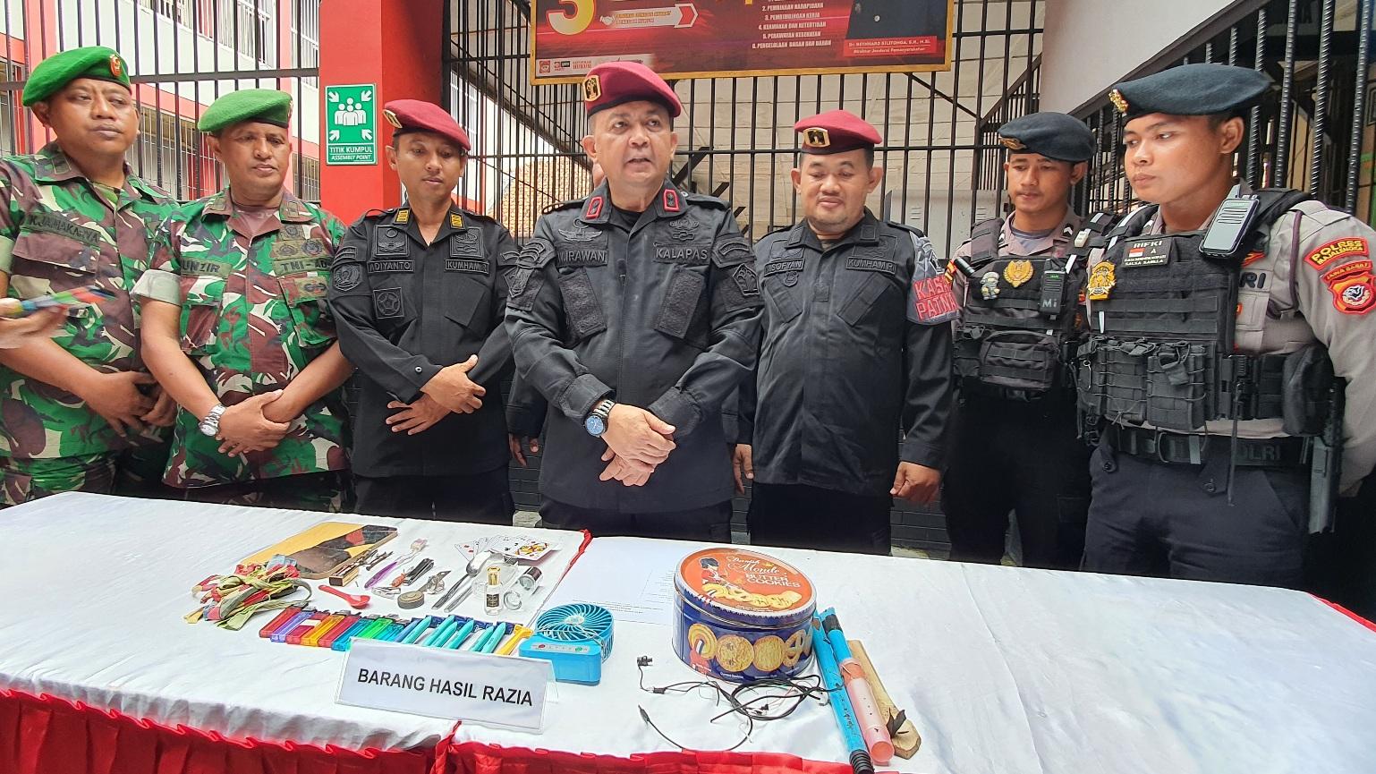 Petugas Gabungan Razia Lapas Majalengka, Amankan Korek Api hingga Cutter dari Kamar Warga Binaan