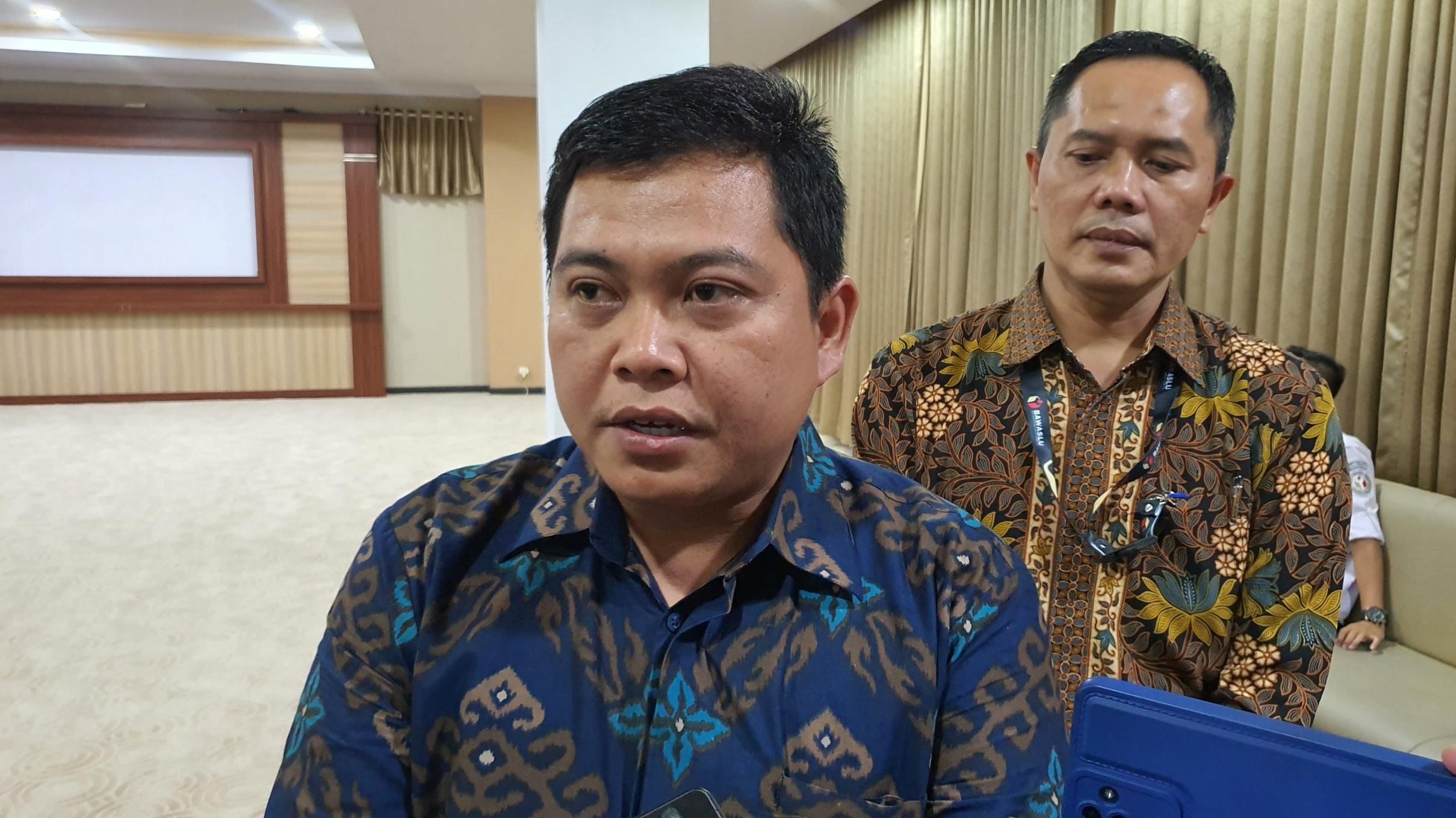 Ketua-Bawaslu-Kabupaten-Majalengka-Dede-Rosadaedv.jpg