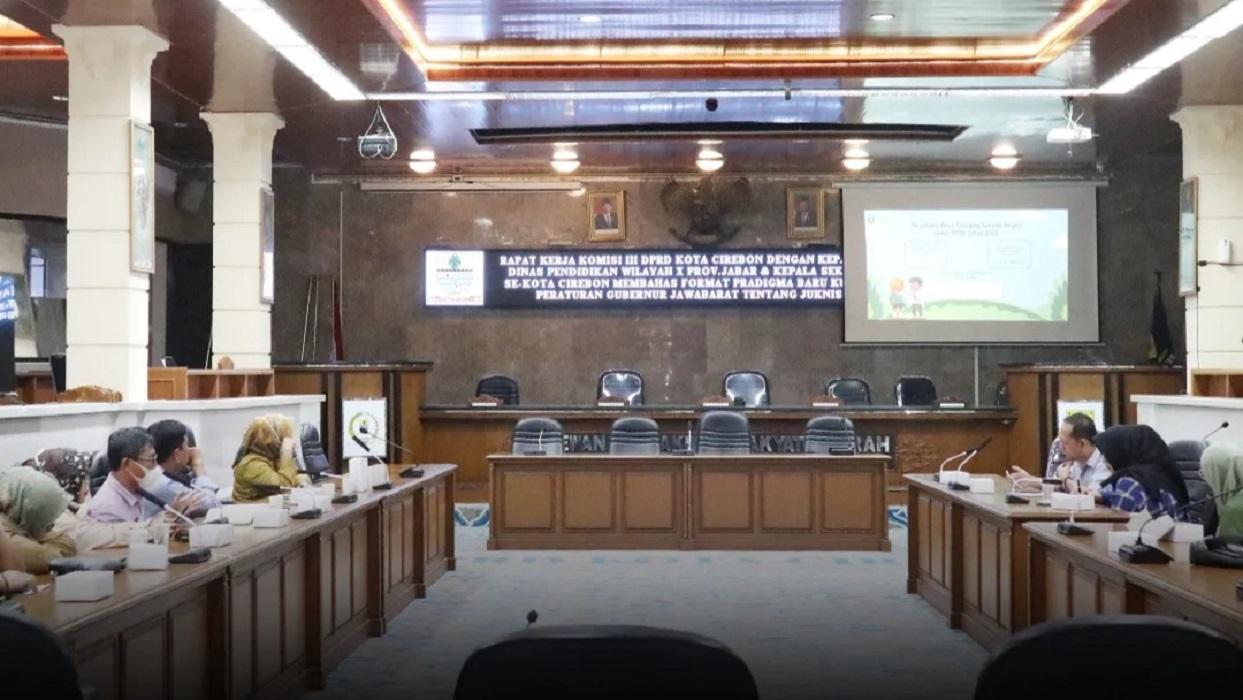 Komisi-III-DPRD-Kota-Cirebon-Minta-PPDB-SMA-Harus-Transparan.jpg