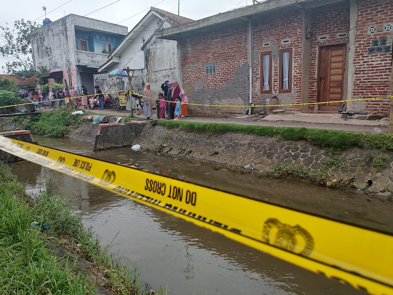 Lokasi-penemuan-mayat-bayi-di-sungai-Cikuntens.jpg