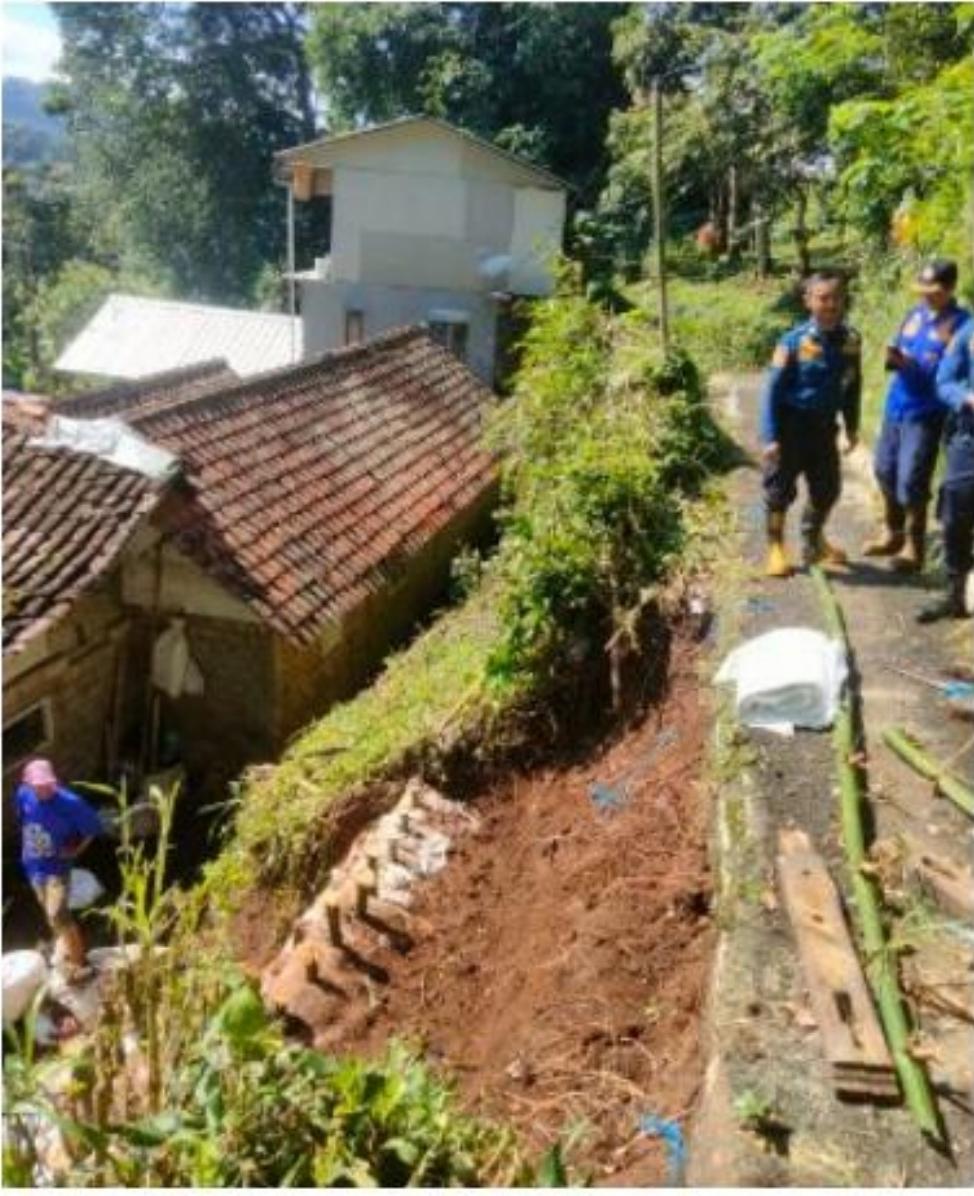 BPBD Jabar Turut Tangani Longsor yang Terjadi di 3 Titik Wilayah Kota Bandung