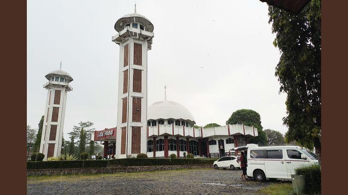 Masjid-Duh-Engkang-Baitul-Amanah-dibangun-pedangdut-Itje-Tresnawati.jpg