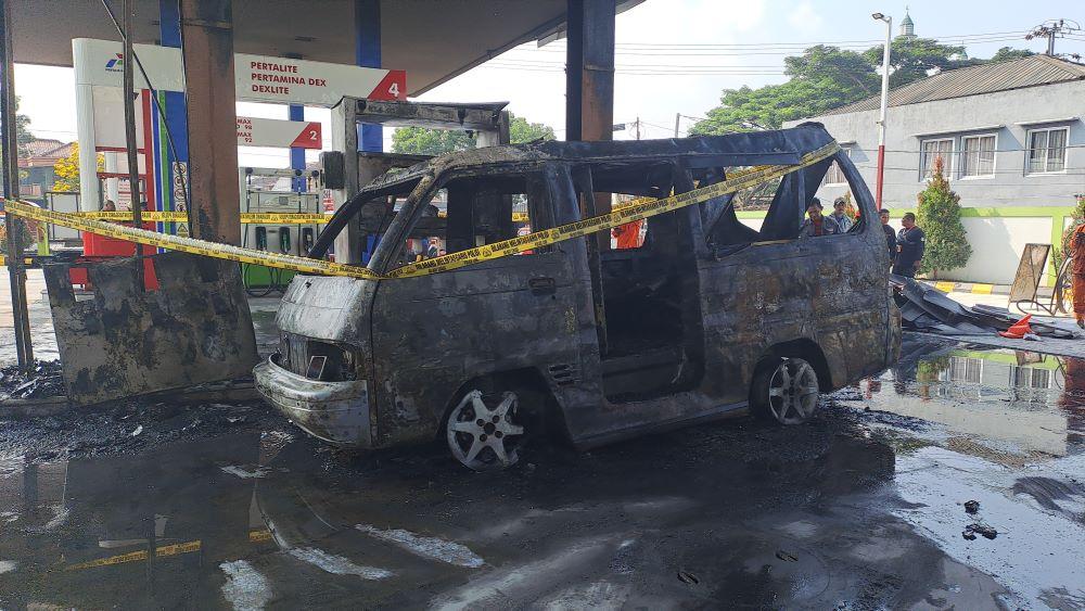 Mobil-hangus-pasca-kebakaran-SPBU-yang-berlokasi-di-jalan-Lingkar-Selatanf.jpg