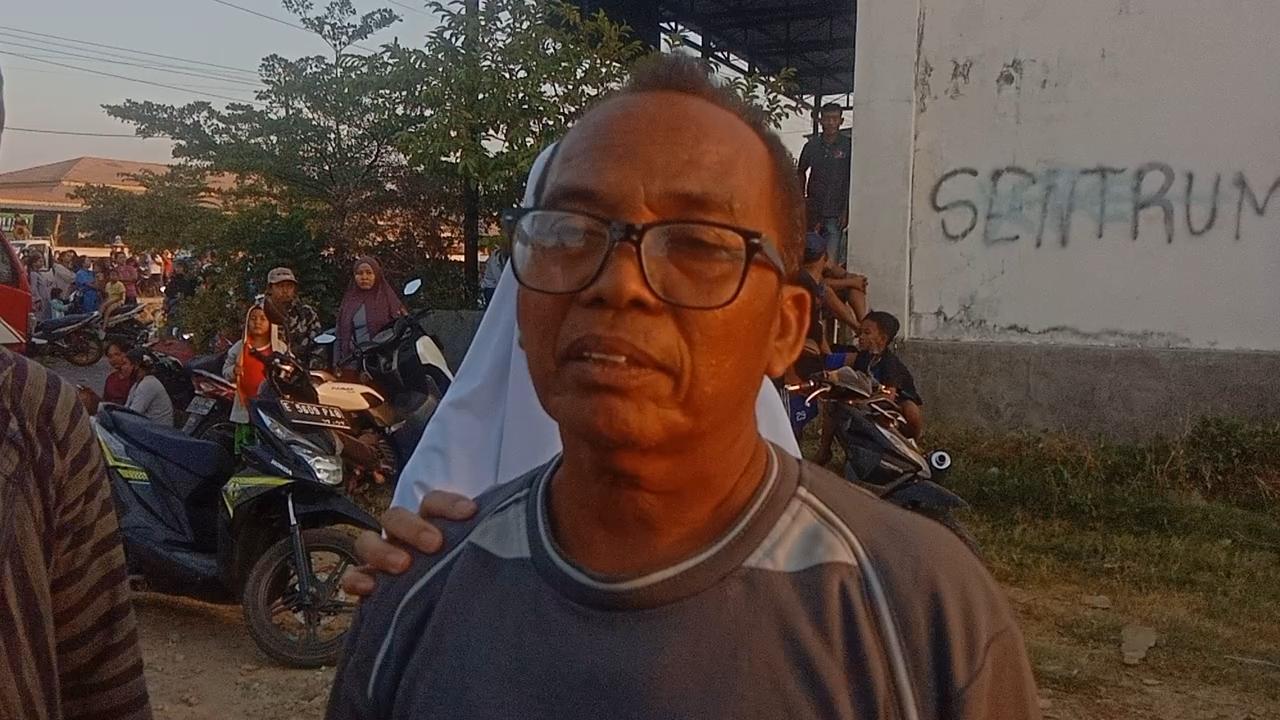 Kafe dan Toko Mebelnya di Pasar Jatibarang Indramayu Dilalap Api, Rusadi Hanya Bisa Pasrah