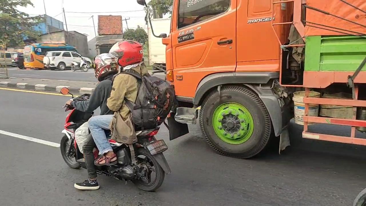 Pemudik-Motor-di-Pantura-Cirebon-2-April.jpg