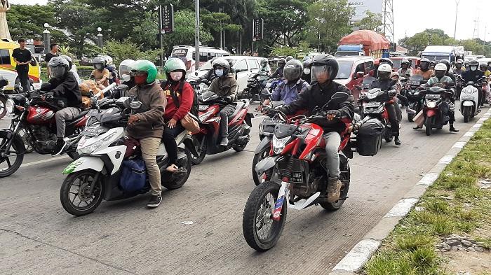 Pemudik-Mulai-Banjiri-Jalur-Pantura-Kota-Cirebon.jpg