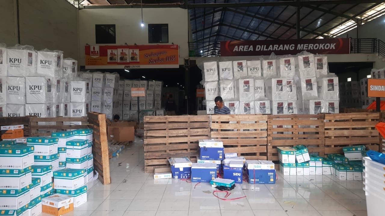 KPU Indramayu Mulai Distribusikan Logistik Pilkada Serentak 2024 ke 31 Kecamatan