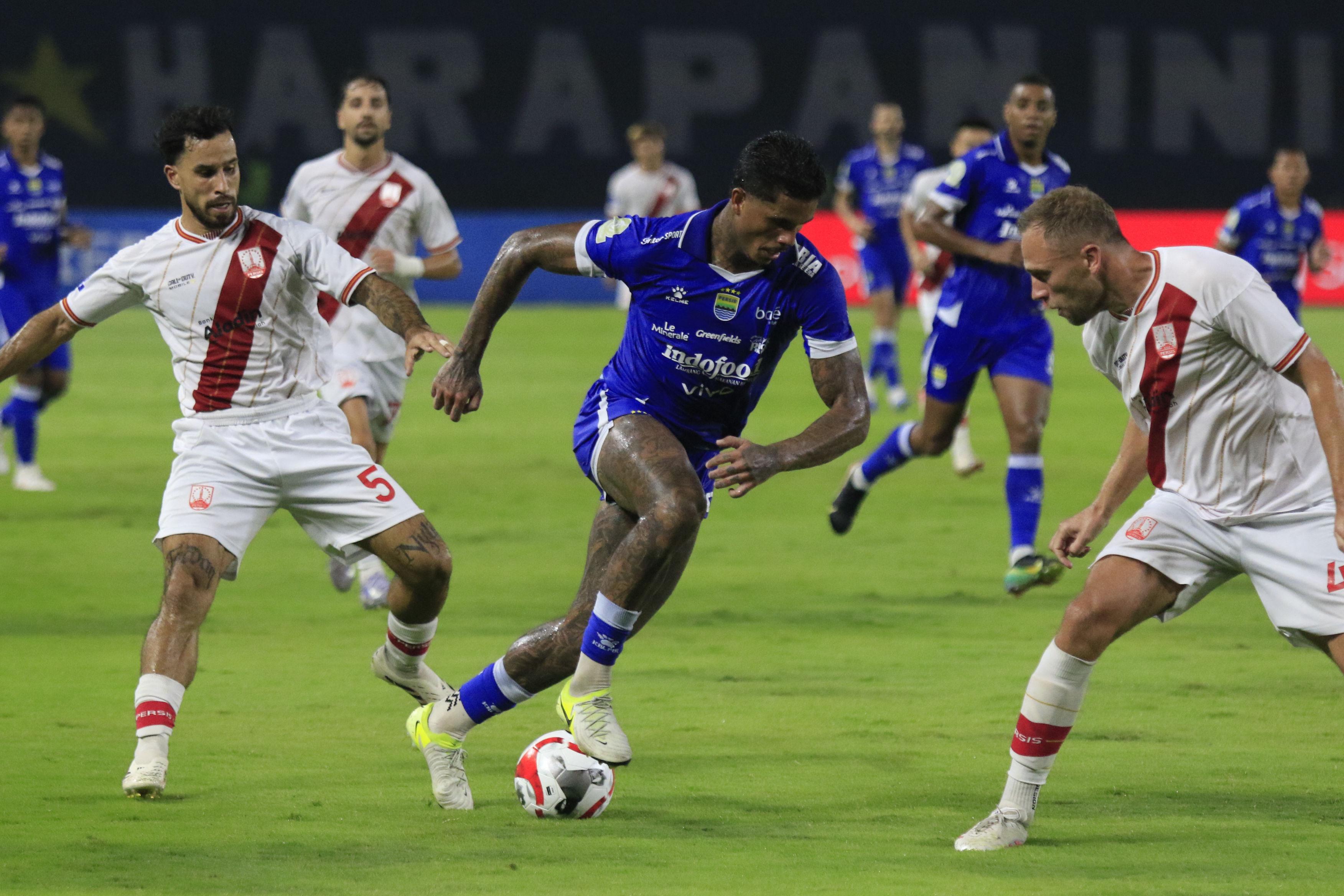 Resmi Susunan Pemain Persib Bandung Lawan Dewa United, Maung Andalkan Ramon di Lini Depan