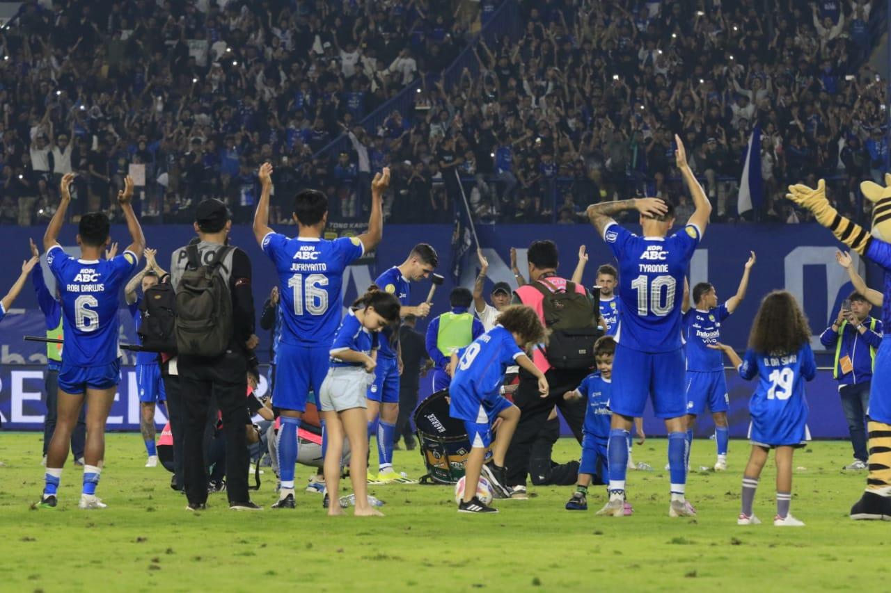 Rayakan-Kemenangan-Persib-vs-Persik.jpg