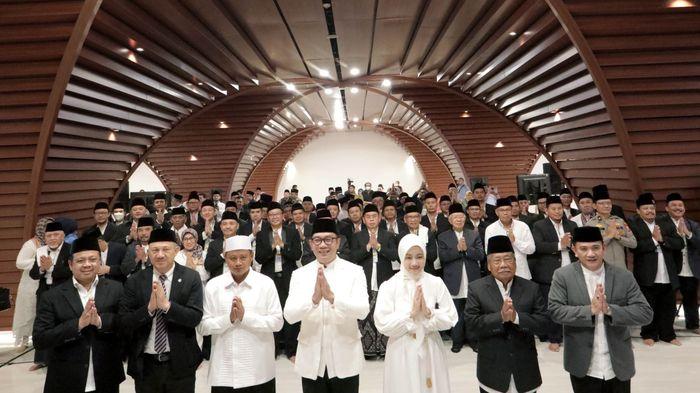 Ridwan-Kamil-melantik-174-pengurus-Masjid-Raya-Al-Jabbar.jpg