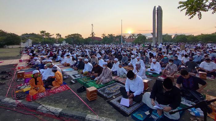 Salat-Idul-Adha-di-Alun-alun-Indramayu-1072022.jpg
