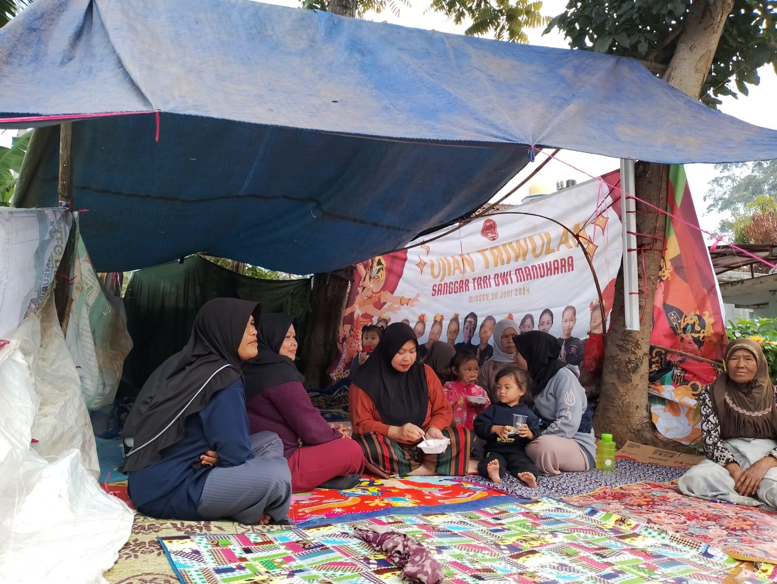 Makan Singkong dan Seblak, Korban Gempa di Kampung Hamerang Kertasari Belum Dapat Bantuan