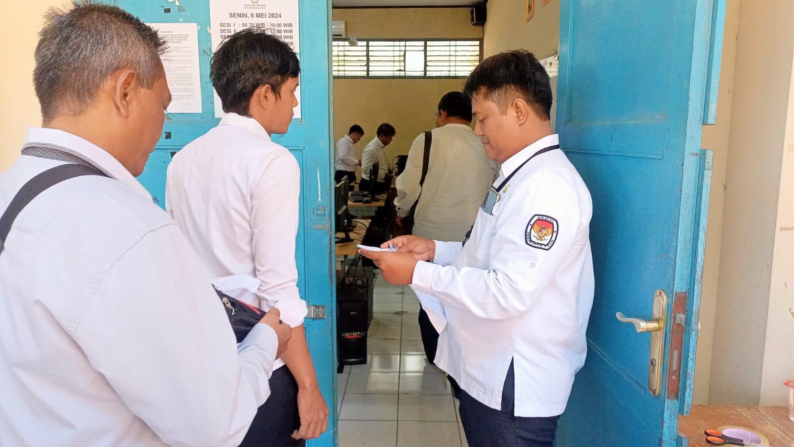 Sejumlah-peserta-seleksi-PPK-Pilkada-Serentak-saat-akan-memasukis.jpg