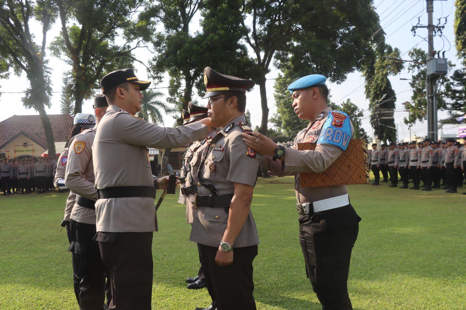 Sertijab-di-Polres-Kunigan-13-Mei.jpg