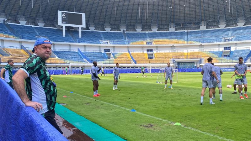 Sesi-latihan-Persib-Bandung-di-Stadion-GBLAv.jpg