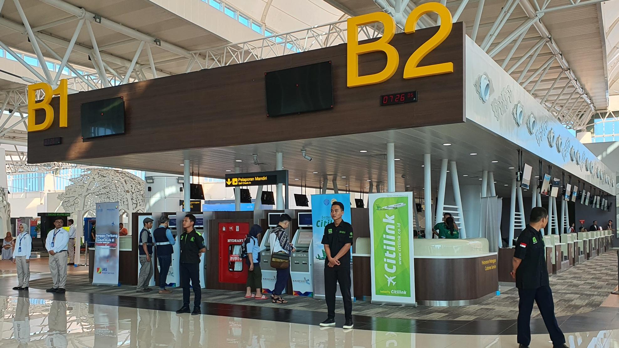 Suasana-counter-check-in-penumpang-di-BIJB-Kertajatie.jpg