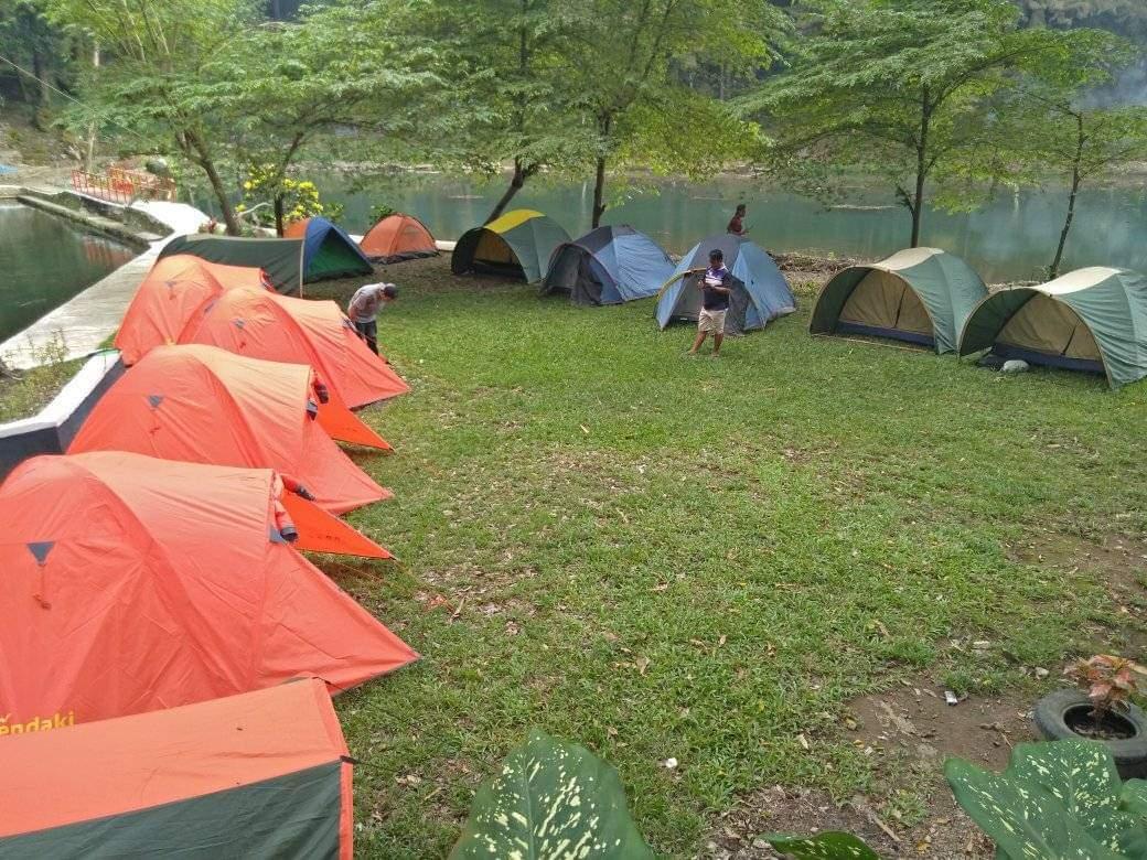 Suasana-kemping-di-wisata-alam-Talaga-Remisd.jpg