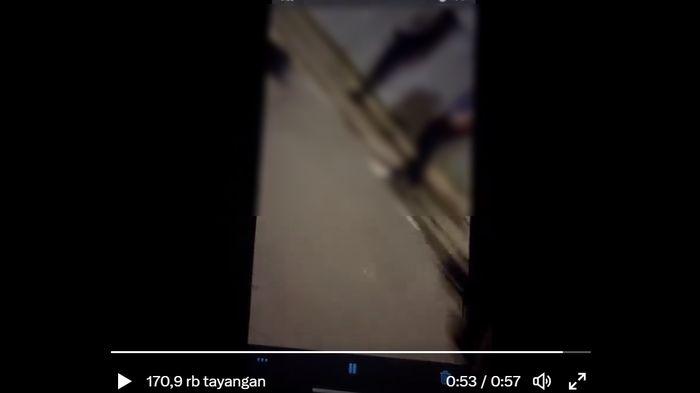 Tangkap-layar-video-viral-aksi-penganiayaan-di-Twitter.jpg