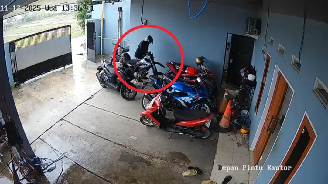 Aksi Curanmor di Sampiran Cirebon Terekam CCTV, Motor WR 155R Raib