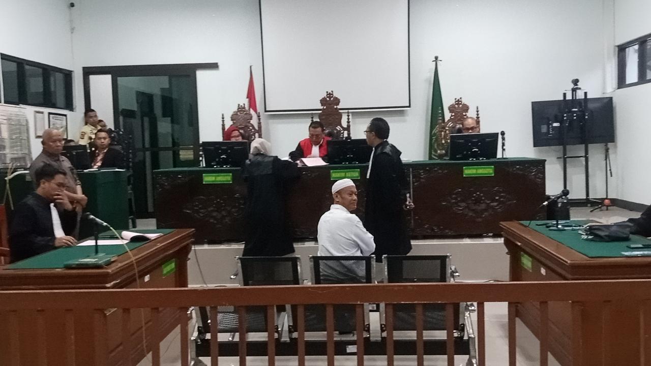 Terdakwa-Yosep-Hidayah-saat-menghadiri-sidang-pembacaan-tuntutan-jaksav.jpg