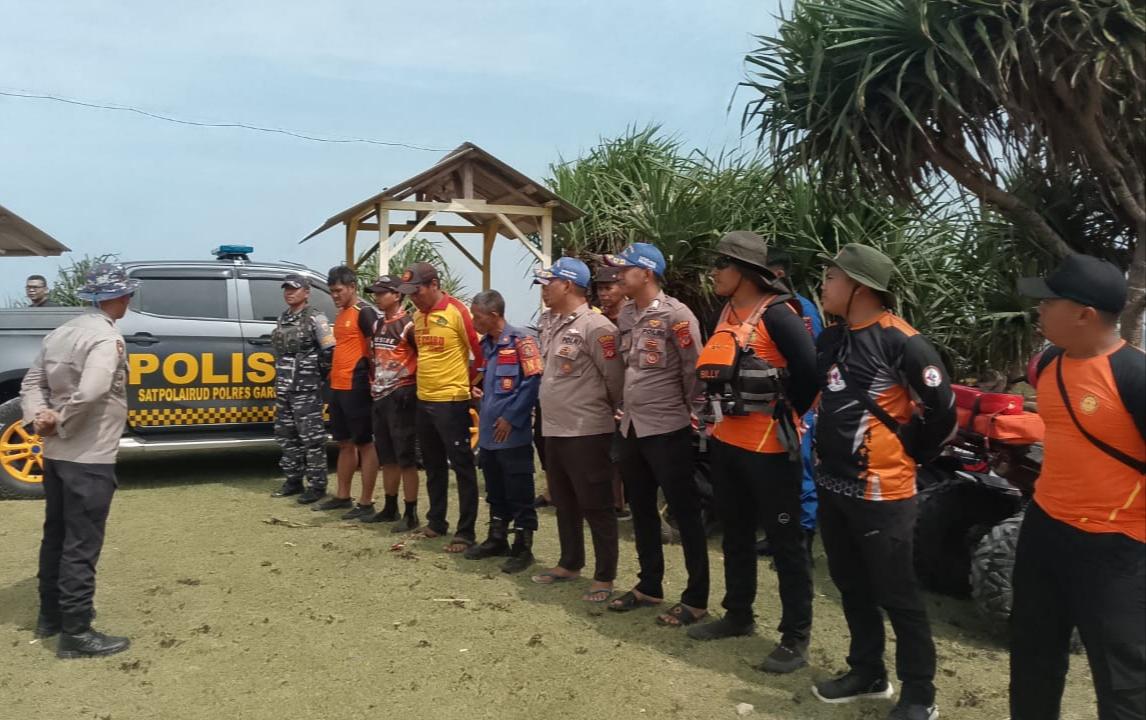 Tim SAR Pakai Drone Untuk Cari Wisatawan Asal Cimenyan Bandung yang Hilang di Pantai Sayang Heulang