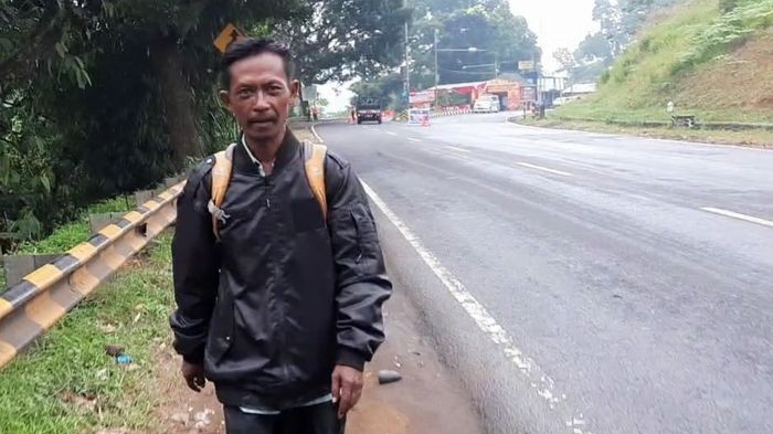 Bambang Jalan Kaki dari Ciamis ke Sumedang Demi Bisa Bertemu dengan Ibunya di Kampung Halaman