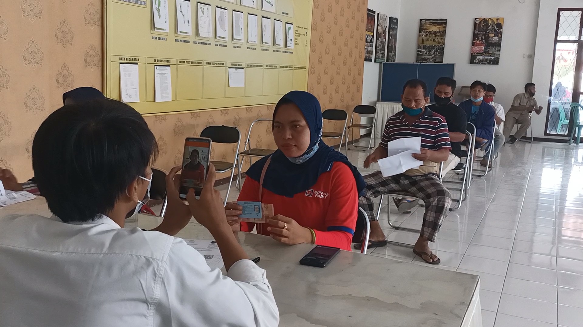 bansos-provinsi-tahap-4-mulai-disalurkan-di-indramayu-jumlahnya-makin-nyusut-hanya-rp-100-ribu.jpg