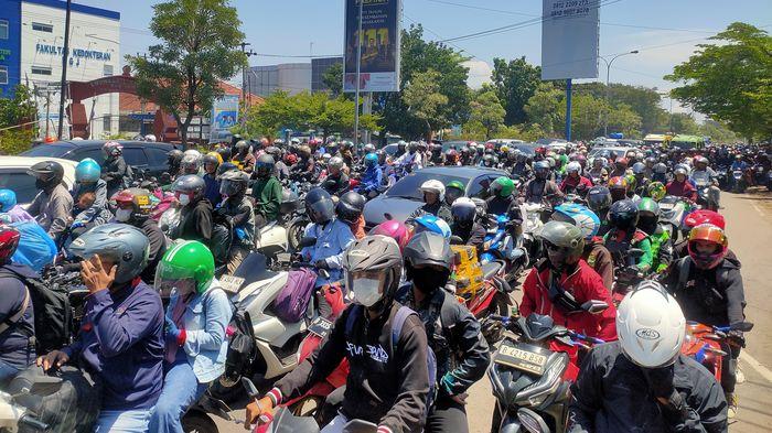 cirebon-didominasi-roda-dua-H-3-lebaran-742024.jpg
