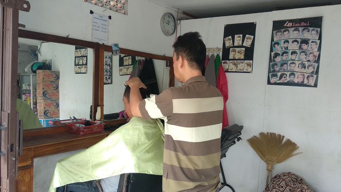 Selama H-7 Lebaran, Yeyen Mampu Memangkas Rambut 35 Orang: Disyukuri Saja Ini Setahun Sekali