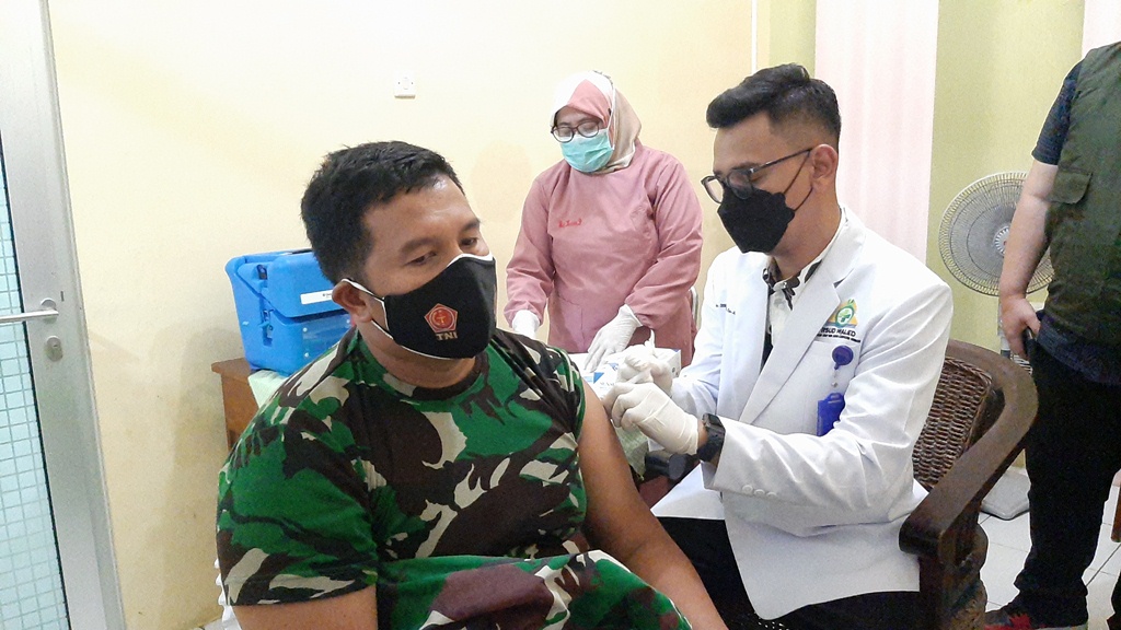 Vaksinasi Covid-19 Tahap Dua di Kabupaten Cirebon Dimulai, Forkopimda Divaksin di Puskesmas Sumber