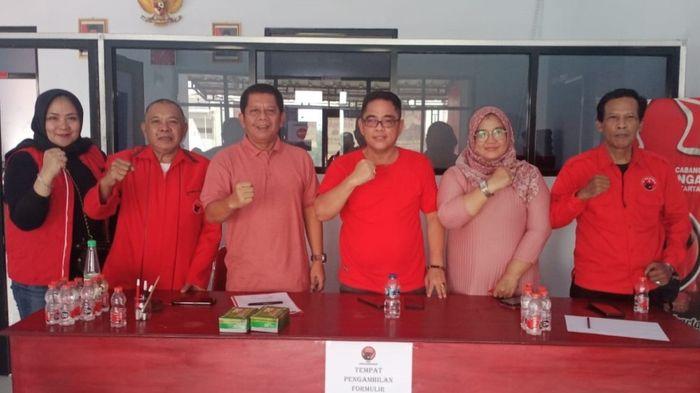 Ada 6 Tokoh Kembalikan Berkas Pendaftaran Bakal Cabup dan Wabup Purwakarta ke DPC PDIP