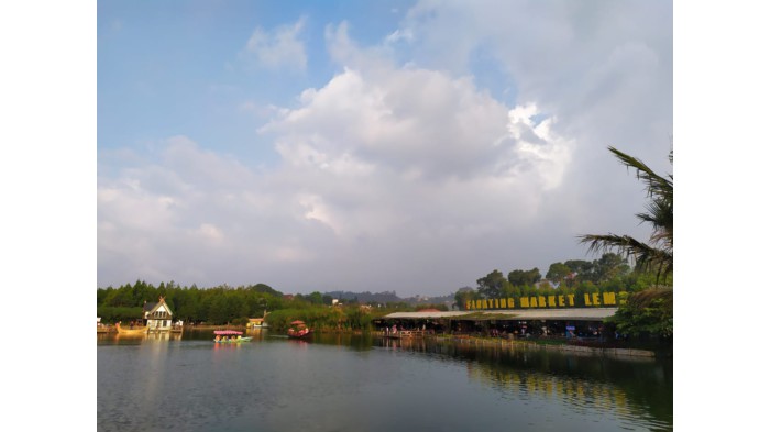 10 Ribu per Hari Pengunjung Kunjungi Wisata Floating Market, Ini Sejumlah Fasilitas Yang Ditawarkan