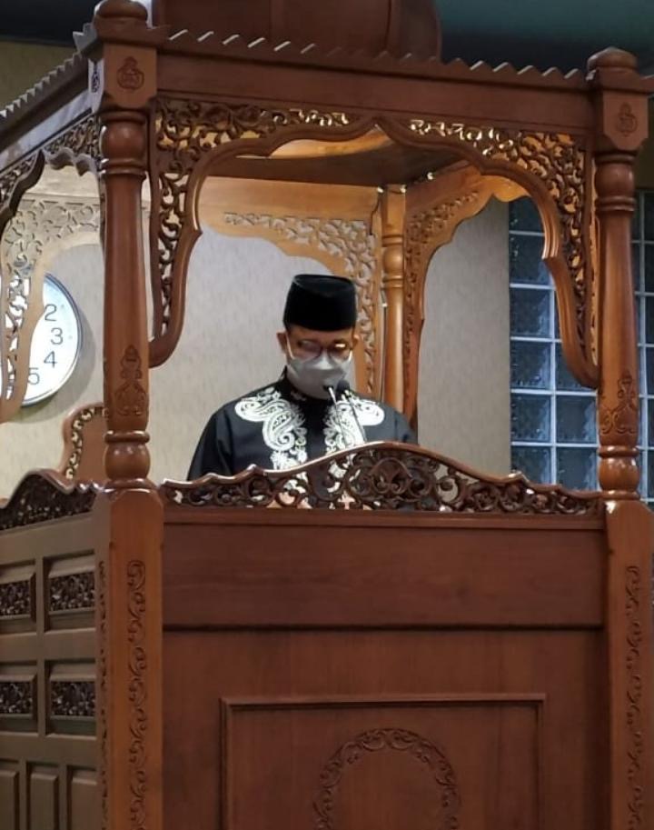 inilah-gubernur-dki-jakarta-saat-solat-taraweh-di-kuningan-singgung-pemulihan-ekonomi.jpg