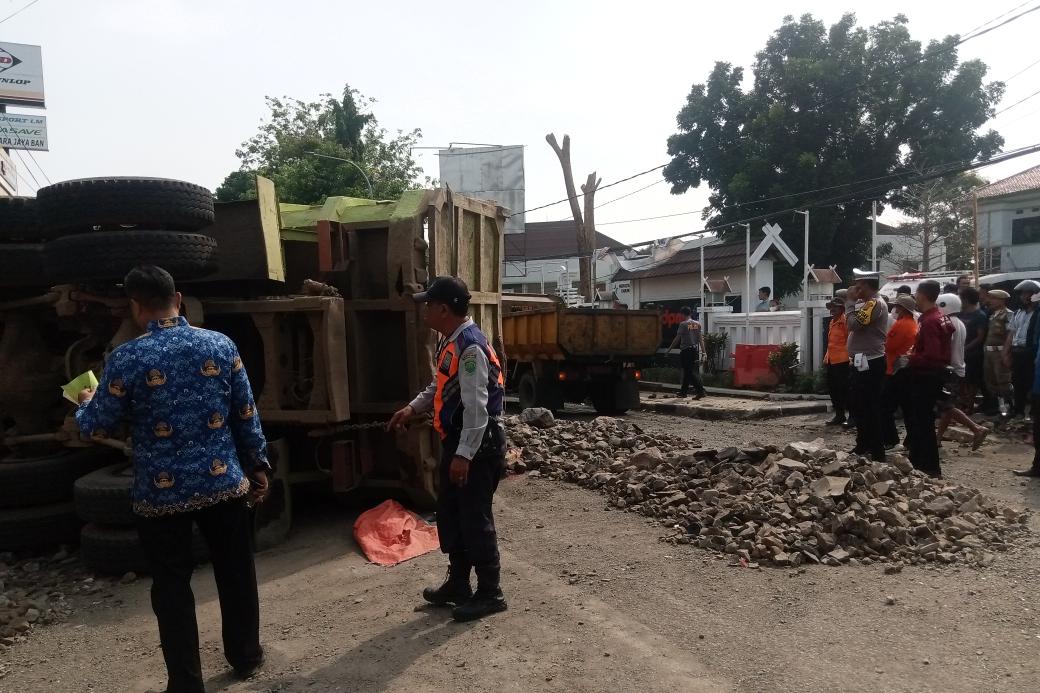 BREAKING NEWS- 2 Orang Tewas, Tabrakan Maut Truk Monster Pengangkut Material Proyek Tol Patimban