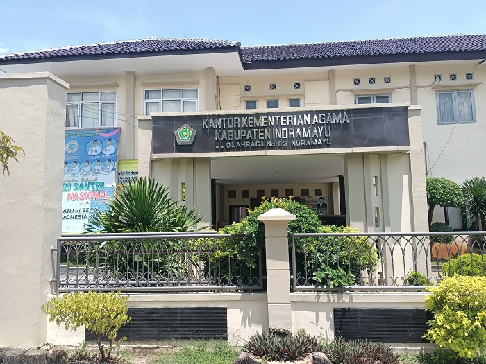 kantor-kemenag-indramayu-sepi-aktivitas-imbas-10-pegawai-positif-covid-19-kini-jadi-klaster-baru.jpg