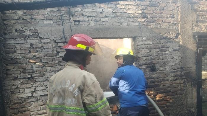 Seorang Kakek yang Tengah Sakit di Majalengka Tewas Terpanggang di Dalam Rumahnya yang Terbakar