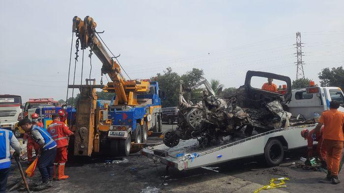 kecelekaan-maut-di-Tol-Japek-Karawang.jpg