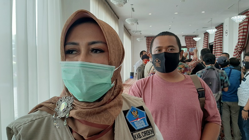 kepala-dinkes-kabupaten-cirebon-enny-suhaeni-iiii.jpg