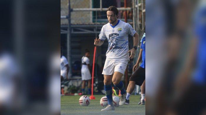 marc-klok-sudah-bergabung-latihan-bersama-pemain-persib-bandung-jumat-272021.jpg