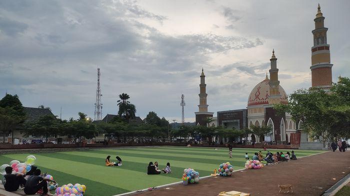 Ngabuburit di Alun-alun Majalengka, Tempat Nongkrong Asik Sambil Nunggu Waktu Berbuka Puasa
