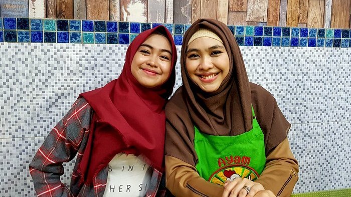 oki-setiana-dewi-bersama-sang-adik-youtuber-ria-ricis.jpg