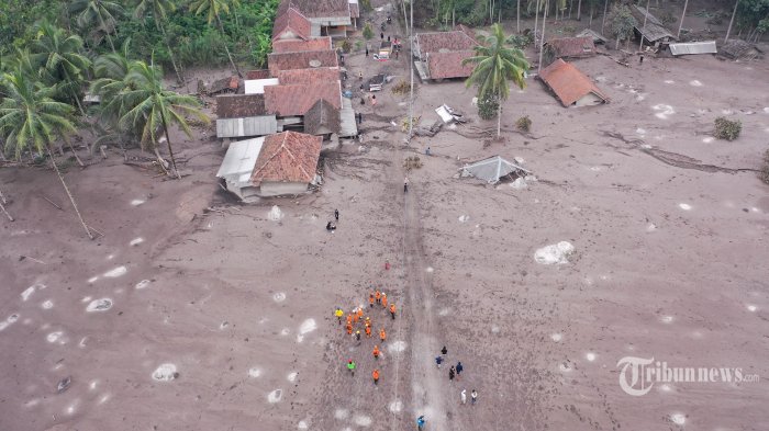 operasi-pencarian-orang-hilang-erupsi-gunung-semeru.jpg
