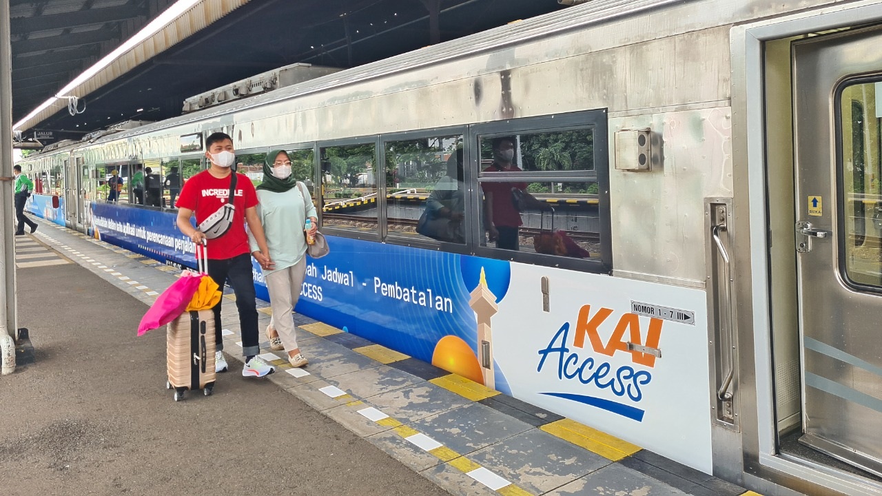 Aturan Baru Naik Kereta Api Jarak Jauh Lokal Krl Tak Wajib Tes Pcr