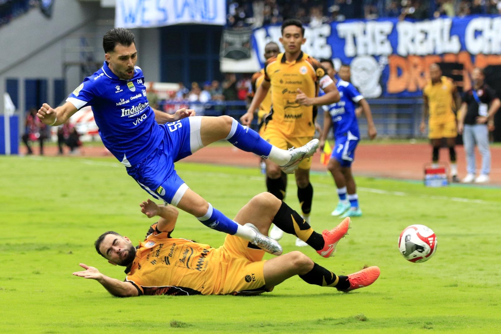 persib-persija-frans-putros.jpg