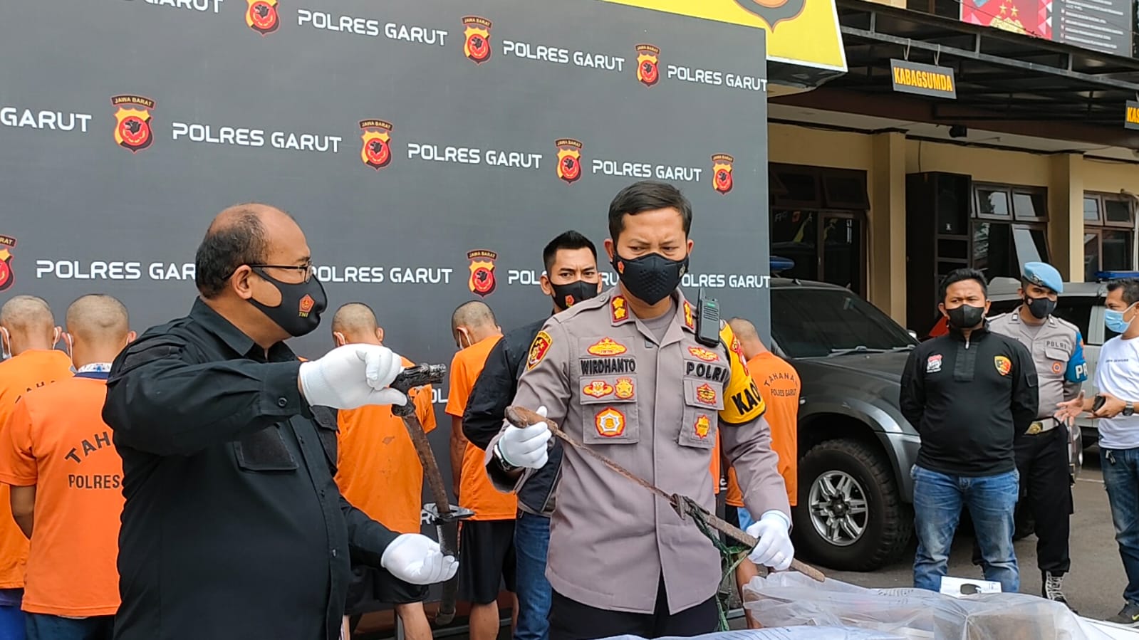 polisi-tetapkan-14-orang-tersangka-main-hakim-sendiri-di-garut.jpg