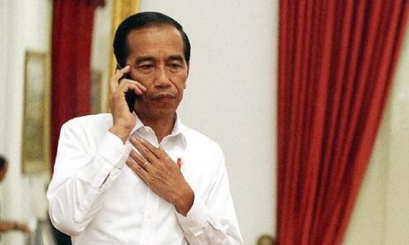 presiden-jokowi-pegang-dada.jpg
